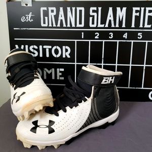 Under Armour Youth size 3.5 baseball cleats